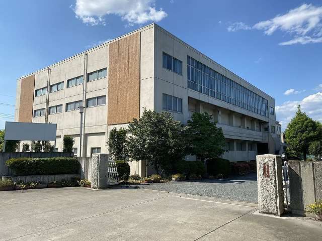 近くの熊谷市立三尻中学校まで350m（徒歩5分）