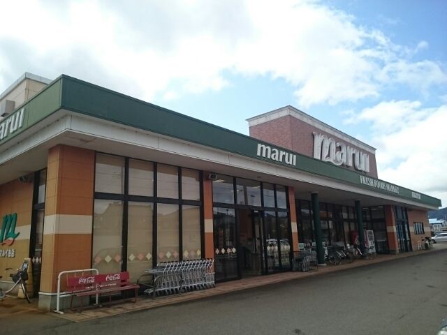 近くのスーパーマルイ 巻店まで1,000m（徒歩13分）
