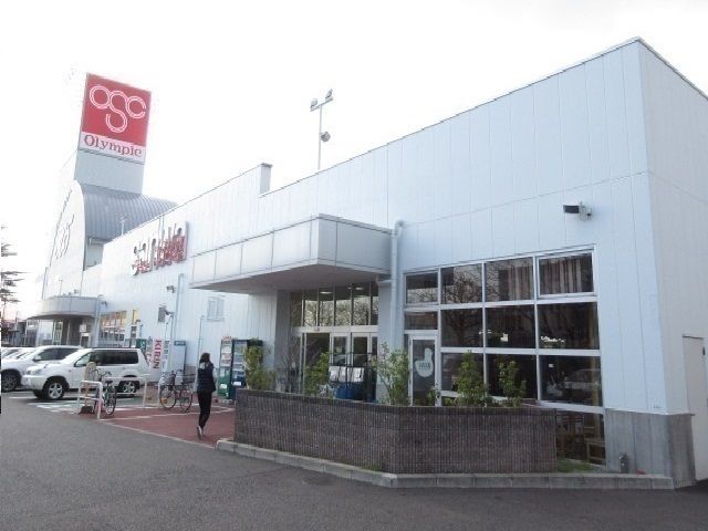 近くのスーパーまで800m（徒歩10分）