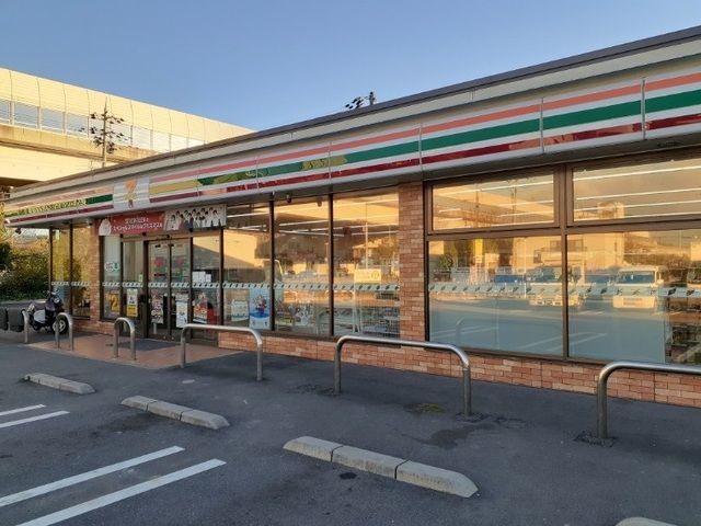 近くのセブンイレブン久御山市田店まで1,000m（徒歩13分）