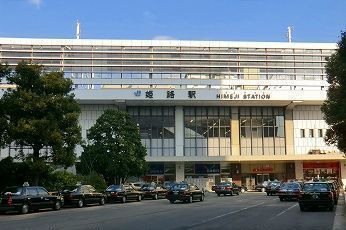 近くの姫路駅まで1,000m（徒歩13分）