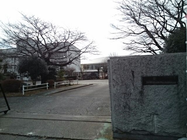 近くの下野市立石橋小学校まで600m(徒歩8分)