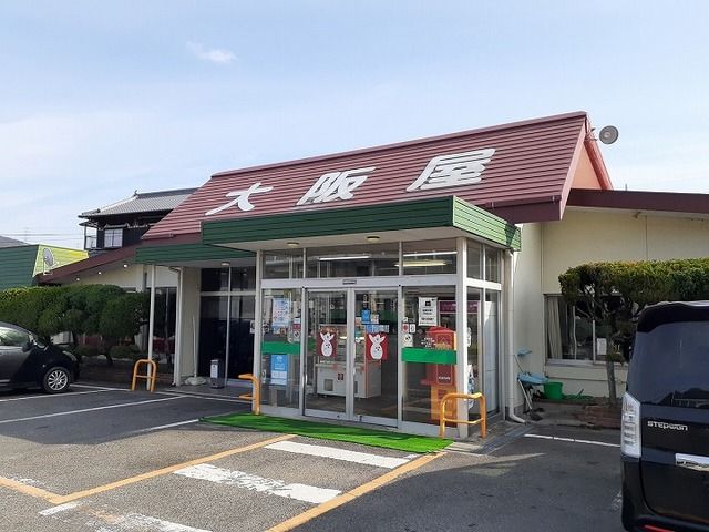 近くの飲食店まで400m（徒歩5分）