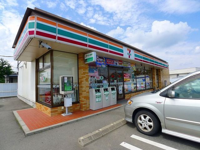 近くのセブンイレブン尾島亀岡店まで110m(徒歩2分)