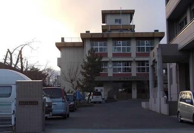 近くの福島市立鳥川小学校まで550m（徒歩7分）