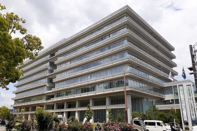 近くの市役所まで750m（徒歩10分）
