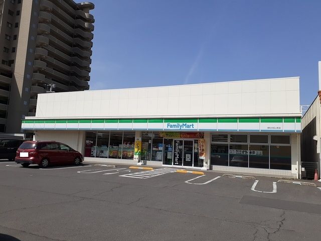 近くのファミリーマート太田上町店さんまで500m(徒歩7分)