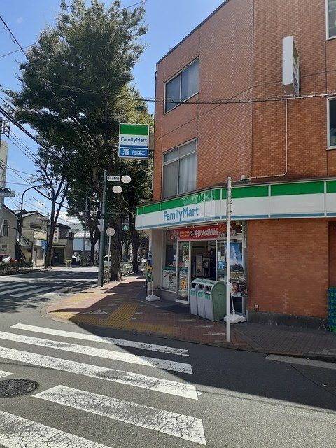 近くのファミリーマートまで76m(徒歩1分)