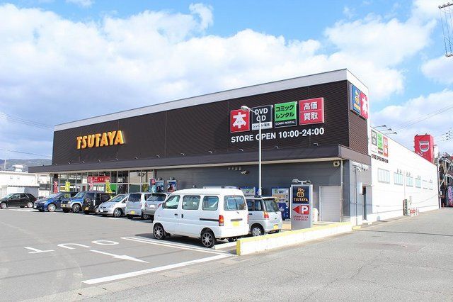 近くのTSUTAYA　伊万里店まで450m（徒歩6分）