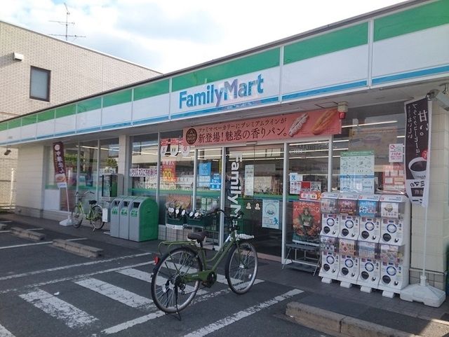 近くのファミリーマート様まで410m（徒歩6分）