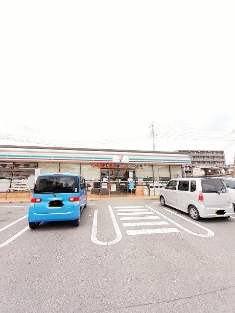 近くのコンビニまで450m（徒歩6分）