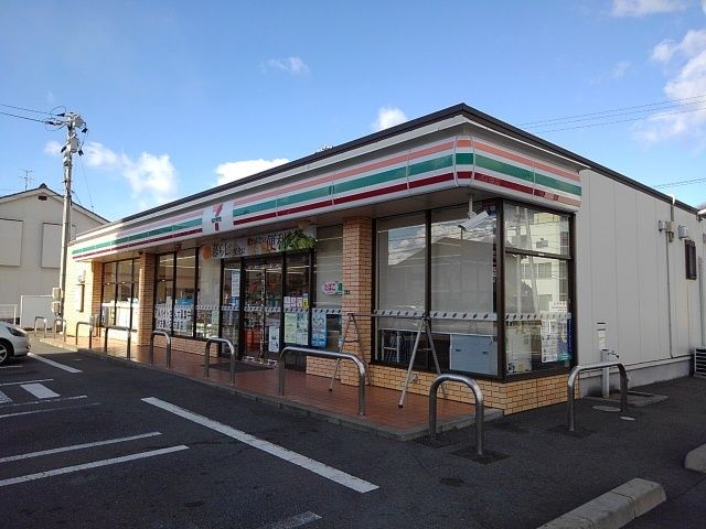 近くのセブンイレブン尾道新浜2丁目店まで900m（徒歩12分）