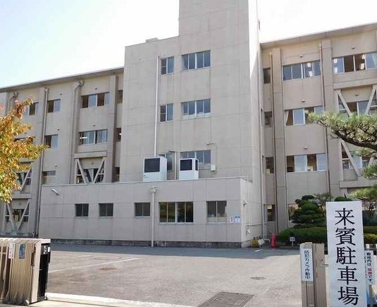 近くの富士松南小学校まで650m(徒歩9分)