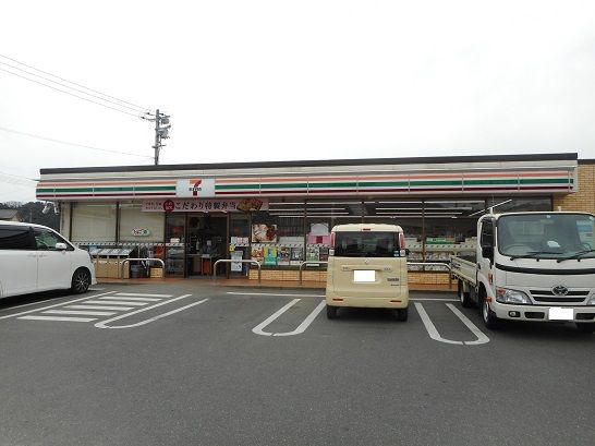 近くのセブンイレブン新市戸手店まで450m(徒歩6分)