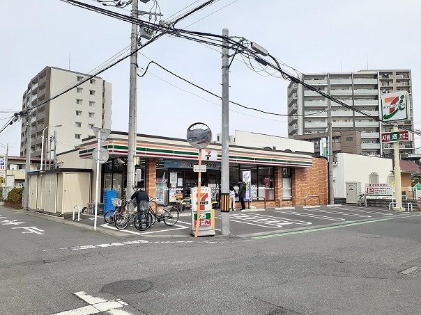 近くのセブン さいたま土呂駅西店まで300m(徒歩4分)