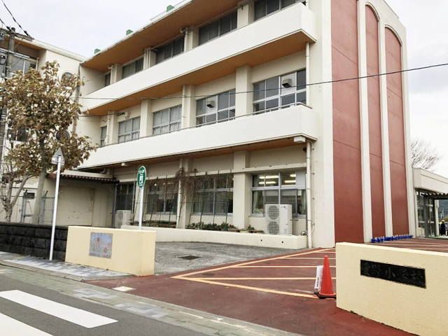 近くの小学校まで600m（徒歩8分）