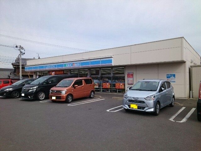近くのコンビニまで800m（徒歩10分）