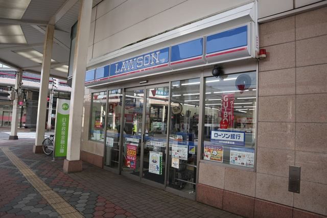 近くのローソン上越高田駅前店まで500m（徒歩7分）