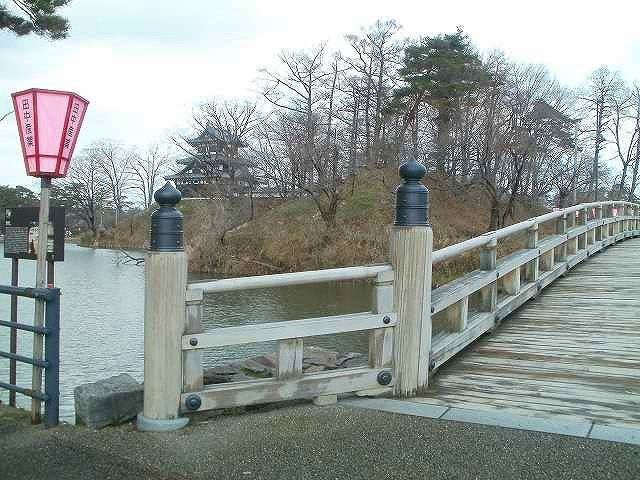 近くの高田城址公園まで700m（徒歩9分）