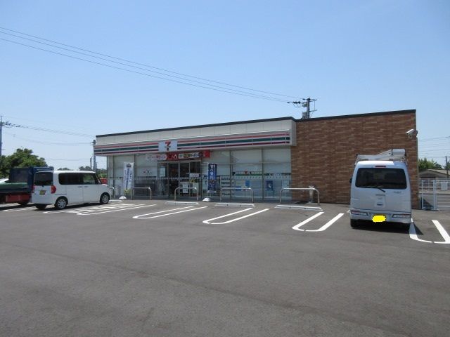 近くのコンビニまで1,100m（徒歩14分）