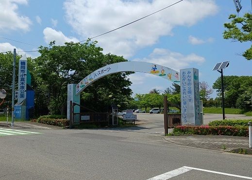 近くの鶴岡市小真木原運動公園まで750m(徒歩10分)