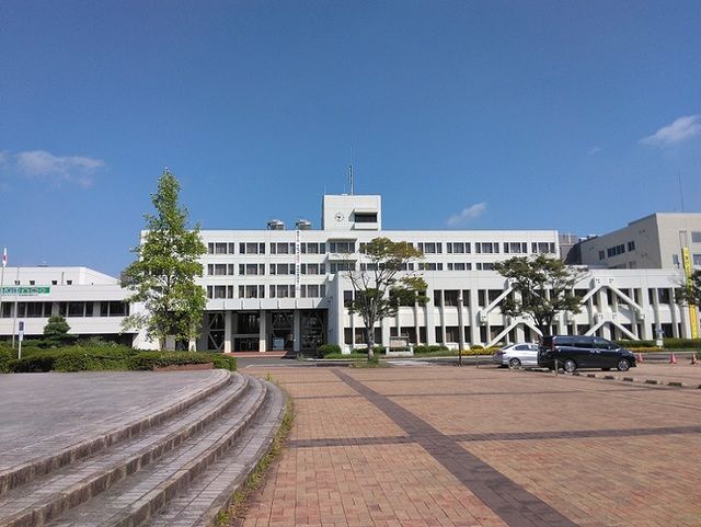 近くの泉区役所まで800m（徒歩10分）