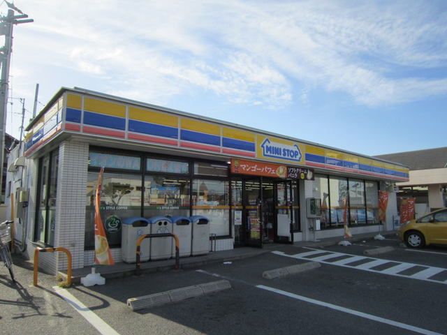 近くのミニストップ 吉良吉田店まで600m(徒歩8分)