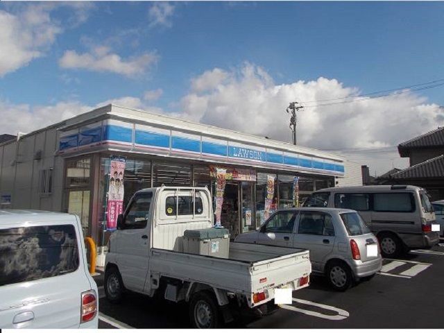 近くのローソン真壁店まで700m（徒歩9分）