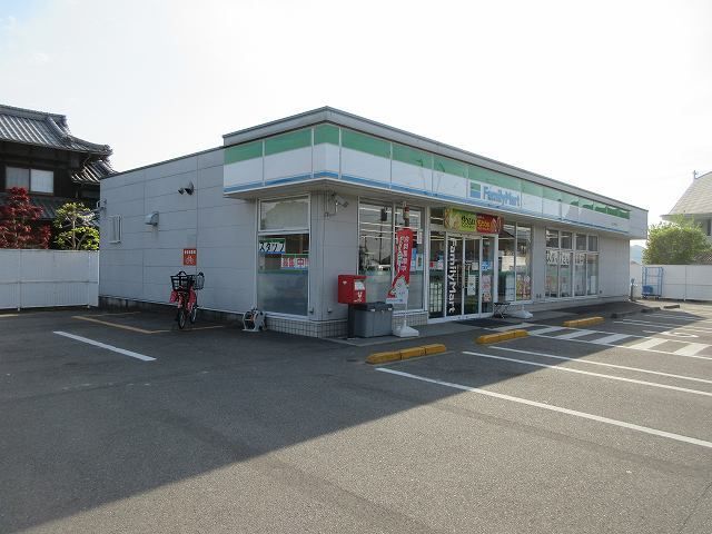 近くのファミリーマート中野町店様まで260m（徒歩4分）