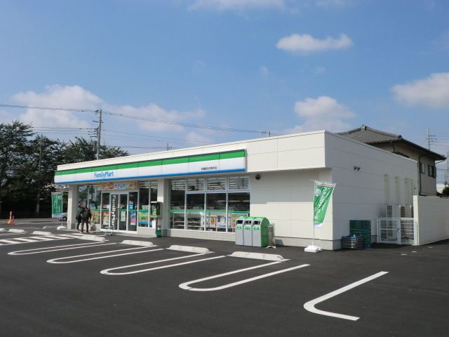 近くのファミリーマート前橋総社町高井まで270m（徒歩4分）