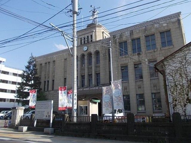 近くの会津若松市役所まで1,800m（徒歩23分）