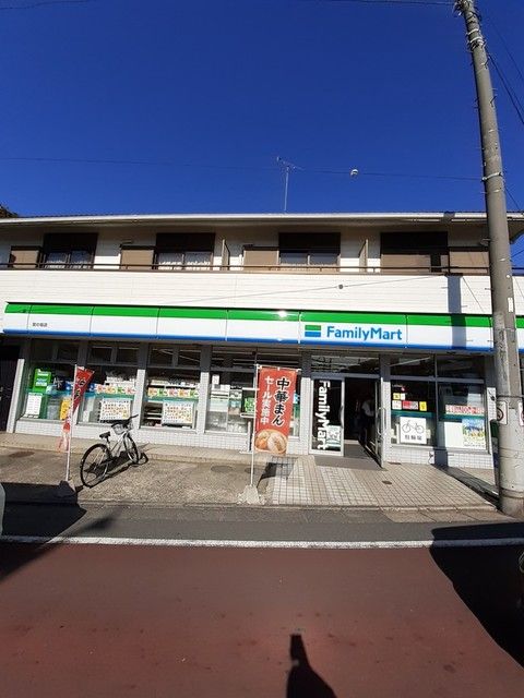 近くのファミリーマートまで60m(徒歩1分)