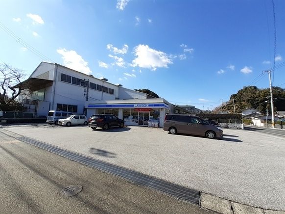 近くのローソン高知横浜店まで900m(徒歩12分)