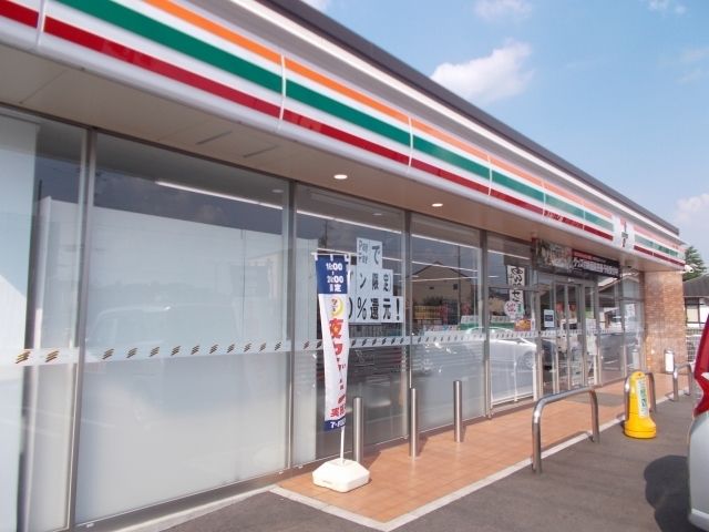 近くのセブンイレブン伊賀平野東町店様まで500m（徒歩7分）