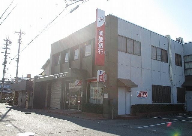 近くの南都銀行坊城支店様まで450m（徒歩6分）