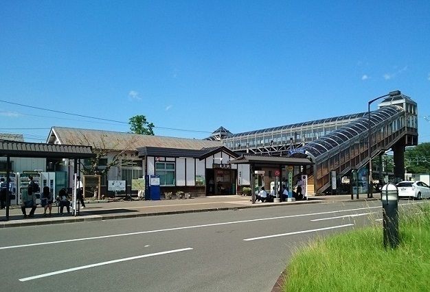 近くのJR仙山線愛子駅まで1,400m（徒歩18分）