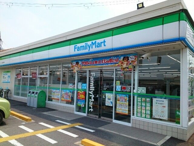 近くのファミリーマート様まで500m（徒歩7分）