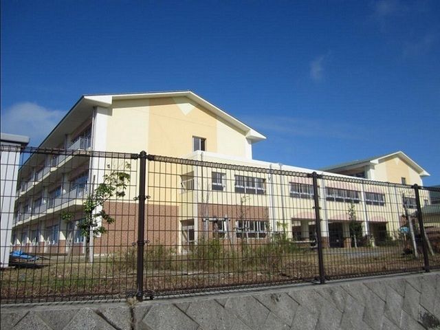 近くの浜松市立雄踏小学校まで800m（徒歩10分）