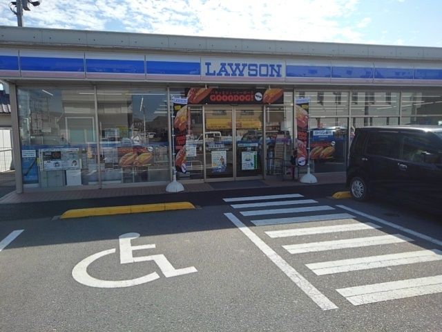 近くのローソン小郡市役所前店まで160m（徒歩2分）