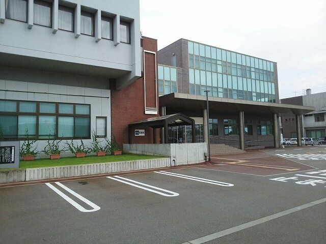 近くのかほく市役所まで1,800m(徒歩23分)