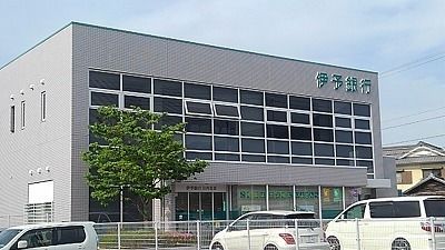 近くの銀行まで1,400m（徒歩18分）