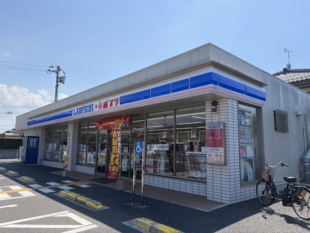 近くのファミリーマート米子淀江店まで700m(徒歩9分)