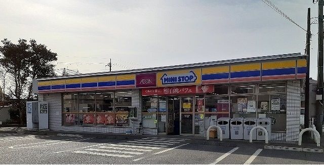 近くのコンビニまで1,100m（徒歩14分）