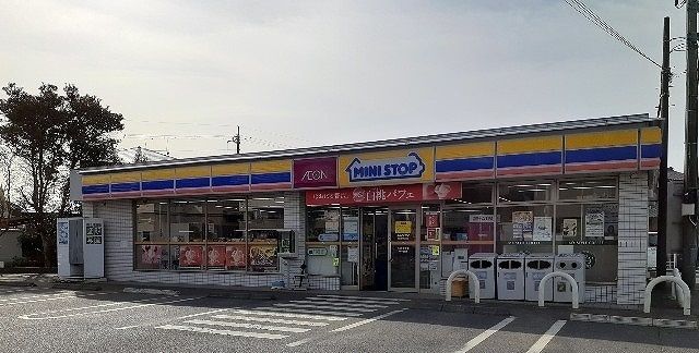 近くのミニストップまで1,100m(徒歩14分)