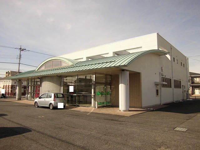 近くの栃木銀行御幸ヶ原支店まで800m（徒歩10分）