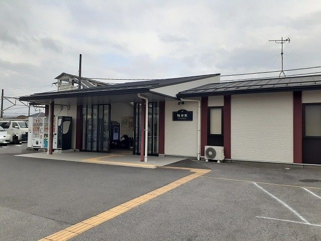近くの鶴田駅まで600m（徒歩8分）