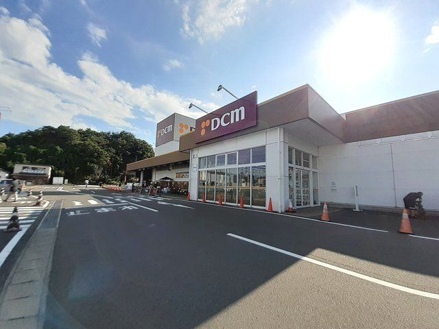 近くのDCM塩釜店まで1,200m（徒歩15分）