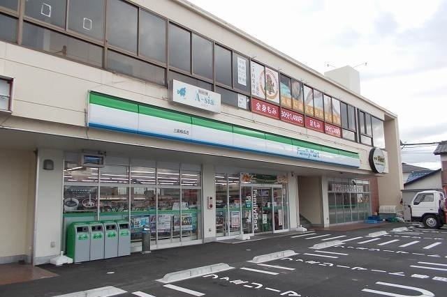 近くのコンビニまで1,000m（徒歩13分）