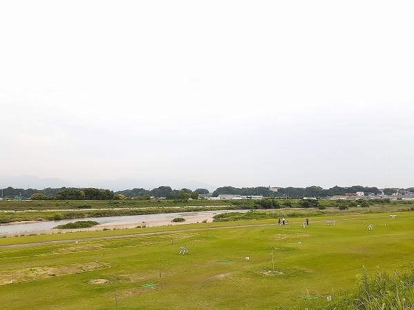 近くの鈴鹿川河川緑地まで2,000m（徒歩25分）