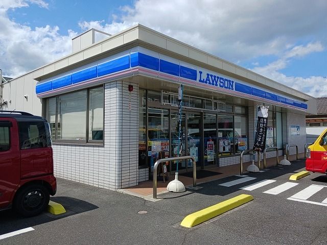 近くのローソンさんまで200m（徒歩3分）